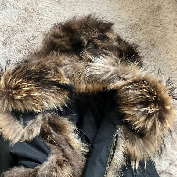 **Stunning Real Raccoon Fur Coat** - Picture 8 of 8